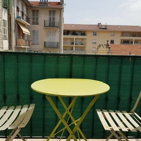 Cosy 3 Pieces Proche